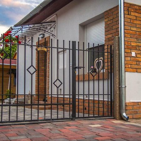 Feliz Apartman Gyula Zewnętrze zdjęcie